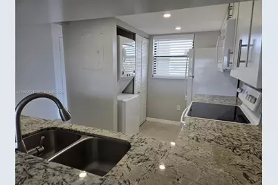 10290 NW 9th St Cir #409, Miami, FL 33172 - Photo 4