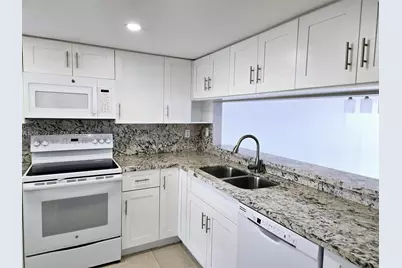 10290 NW 9th St Cir #409, Miami, FL 33172 - Photo 2