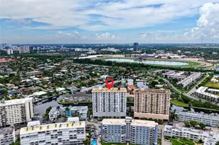 427 Golden Isles Dr, Hallandale Beach, FL 33009 - Photo 32
