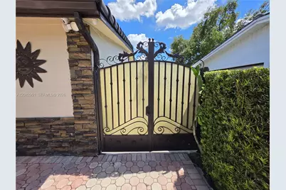 8450 NW 178th St, Hialeah, FL 33015 - Photo 6