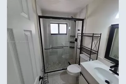 8450 NW 178th St, Hialeah, FL 33015 - Photo 58