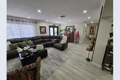 8450 NW 178th St, Hialeah, FL 33015 - Photo 46