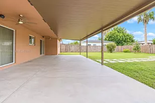 18045 SW 154th Pl, Miami, FL 33187 - Photo 4