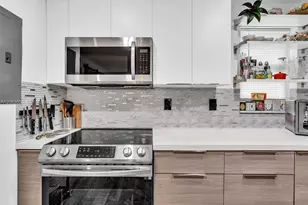 1700 NE 191st St, Miami, FL 33179 - Photo 10