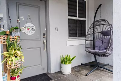 2641 SE 12th St, Homestead, FL 33035 - Photo 2