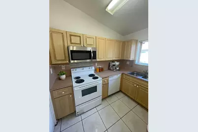 17346 NW 74th Ave #201, Hialeah, FL 33015 - Photo 6