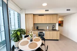 121 NE 5th St, Miami, FL 33132 - Photo 6