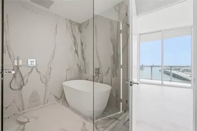 1400 Biscayne Blvd #2104, Miami, FL 33132 - Photo 14