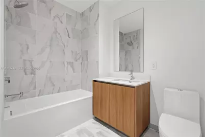 1400 Biscayne Blvd #2104, Miami, FL 33132 - Photo 12