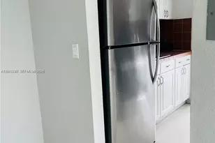 7725 Carlyle Ave, Miami Beach, FL 33141 - Photo 8