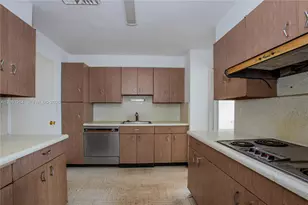 9100 W Bay Harbor Dr, Bay Harbor Islands, FL 33154 - Photo 10