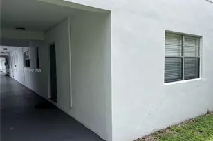 30 SE 4th Ave, Hallandale Beach, FL 33009 - Photo 20