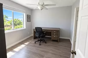 1738 SW 108th Way, Davie, FL 33324 - Photo 12