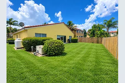 1738 SW 108th Way, Davie, FL 33324 - Photo 14