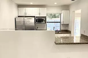 10554 NW 3rd St, Pembroke Pines, FL 33026 - Photo 4