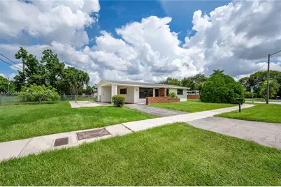 955 NW 15th St, Homestead, FL 33030 - Photo 2