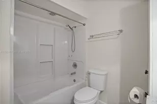 1749 SW 81st Ln, Davie, FL 33324 - Photo 32