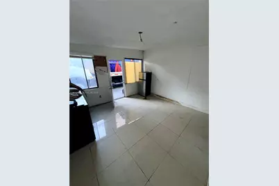 1829 NW 5th St, Miami, FL 33125 - Photo 10