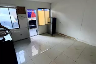 1829 NW 5th St, Miami, FL 33125 - Photo 10