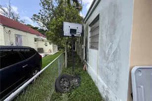3245 NW 34th St, Miami, FL 33142 - Photo 32