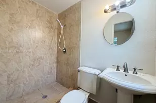 231 NW 4th St, Deerfield Beach, FL 33441 - Photo 16