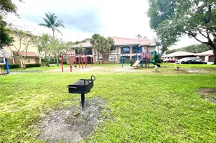 11631 SW 2nd St, Pembroke Pines, FL 33025 - Photo 36