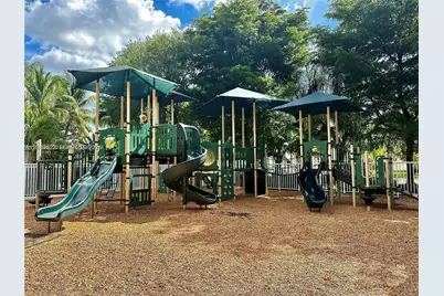 412 Cameron Dr, Weston, FL 33326 - Photo 22