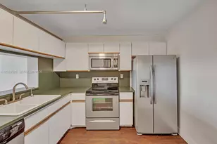 2555 Collins Ave, Miami Beach, FL 33140 - Photo 22