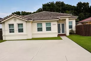 16240 SW 83rd Ln, Miami, FL 33193 - Photo 1
