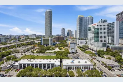 239 SW 9th #1704, Miami, FL 33130 - Photo 4