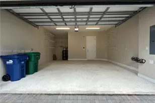 8253 NW 47th Ln, Doral, FL 33166 - Photo 32