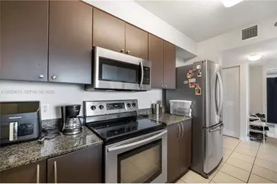 1200 Brickell Bay Dr #4121, Miami, FL 33131 - Photo 8