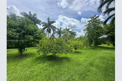 19381 SW 196th St, Miami, FL 33187 - Photo 36