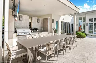 137 W Shore Dr, Miami, FL 33133 - Photo 2