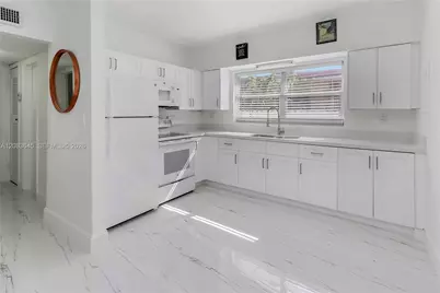 1236 NE 109th St #2, Miami, FL 33161 - Photo 2