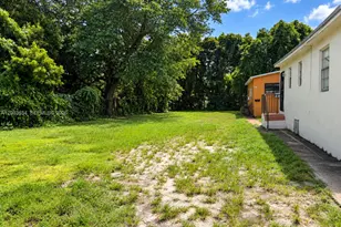722 NW 53rd St, Miami, FL 33127 - Photo 6