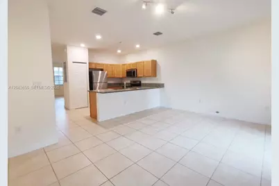 9398 W 32nd Ln #9398, Hialeah, FL 33018 - Photo 4