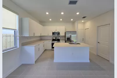 2670 SE 24th Ct, Homestead, FL 33035 - Photo 6