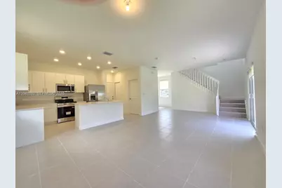 2670 SE 24th Ct, Homestead, FL 33035 - Photo 4
