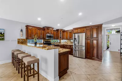 1387 SW 181st Ave, Pembroke Pines, FL 33029 - Photo 6