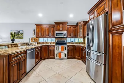 1387 SW 181st Ave, Pembroke Pines, FL 33029 - Photo 2