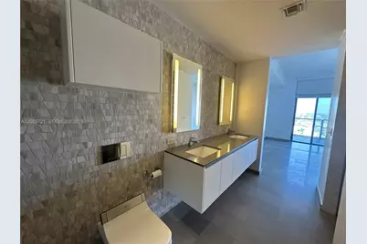 88 SW 7th St #2806, Miami, FL 33130 - Photo 16