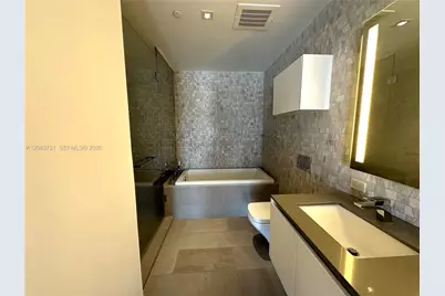 88 SW 7th St #2806, Miami, FL 33130 - Photo 14