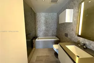 88 SW 7th St, Miami, FL 33130 - Photo 14