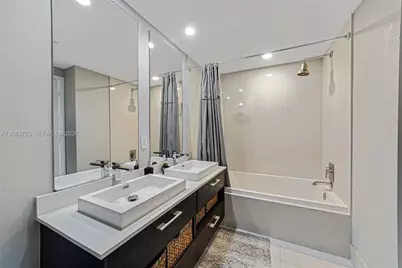 45 SW 9th St #3405, Miami, FL 33130 - Photo 10