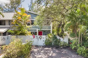 4883 SW 71st Pl, Miami, FL 33155 - Photo 2