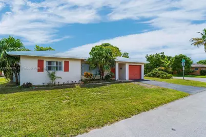 7108 NW 76th Ct, Tamarac, FL 33321 - Photo 2