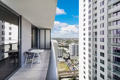 55 SW 9th St #3010, Miami, FL 33130 - Photo 12