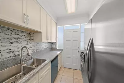 4720 Pine Tree Dr #6, Miami Beach, FL 33140 - Photo 4