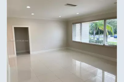 4555 N Jefferson Ave, Miami Beach, FL 33140 - Photo 4